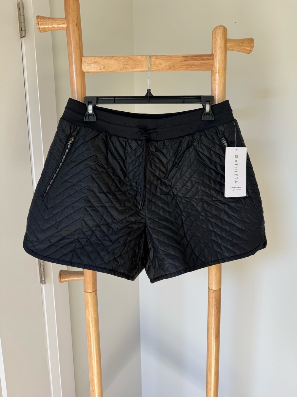 Athleta Black Quilted Drawstring Apres Ski Short